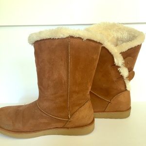 Kohl’s ugg style boots tan white 8.5